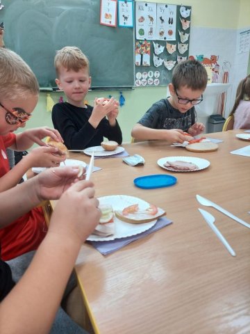 b_1024_768_0_00_images_2023_2024_KAWA_Kanapki_395690743_794437215817562_567309569994953233_n